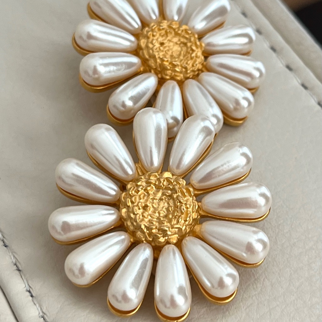 Vintage Givenchy Daisy Flower Botanic Teardrop Pearl Matte Gold Clip-On Earrings